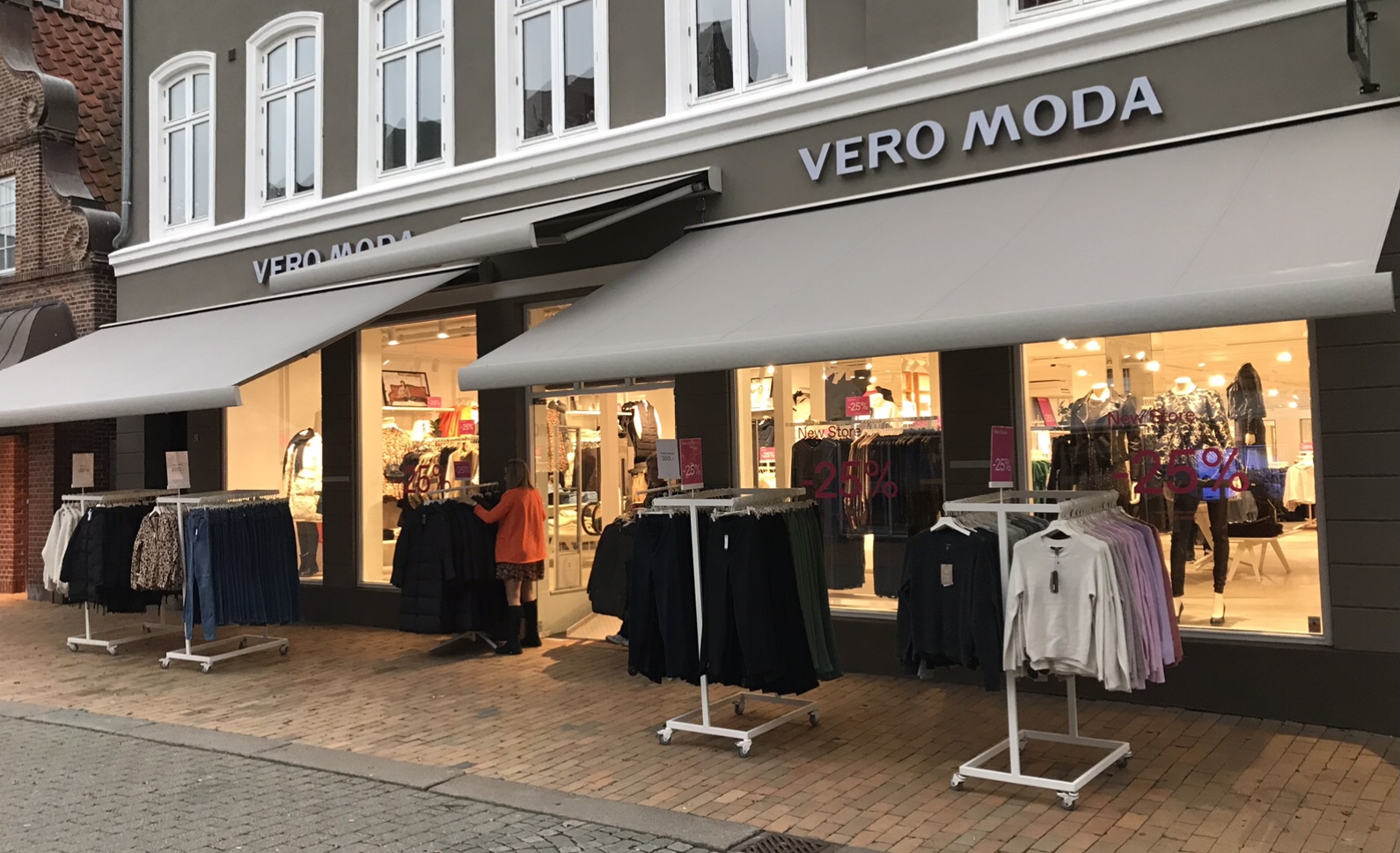 tapet Skrøbelig kost Tønder: Her til morgen åbnede den nye Vero Moda på gågaden - SE FOTOS -  Sydnyt.dk - Lokale nyheder fra Sønderjylland