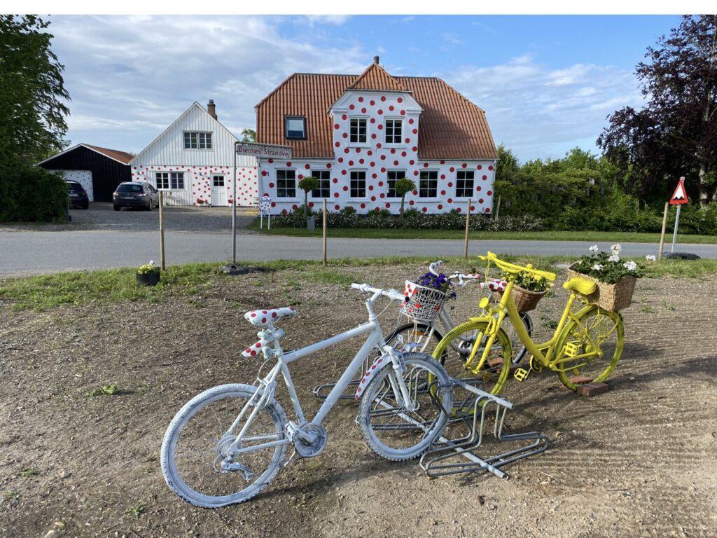 Tour de France i Sønderjylland - I Diernæs møder rytterne huset med den prikkede