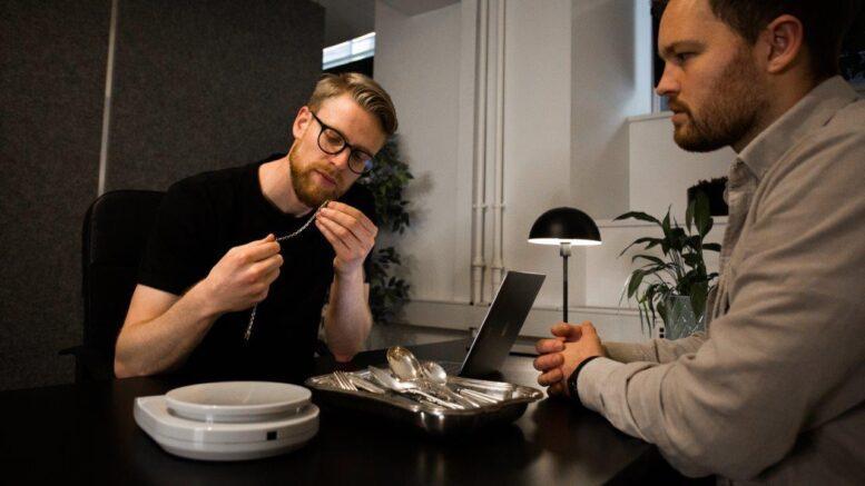Guldpriserne stryger i vejret, og det får mange til at opsøge den lokale guldsmed. Hvad mange ikke ved er, at de potentielt snyder sig selv for op til 20 procent af markedsprisen, alt efter hvem de sælger det ædle metal til. Pressefoto