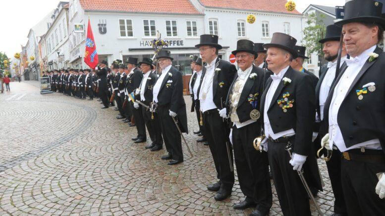 Aabenraa Skyttelaug - Pinsemarchen 2022 startede her til formiddag fra byens gamle rådhus. Foto/video: Erik Egvad Petersen - www.sydnyt.dk