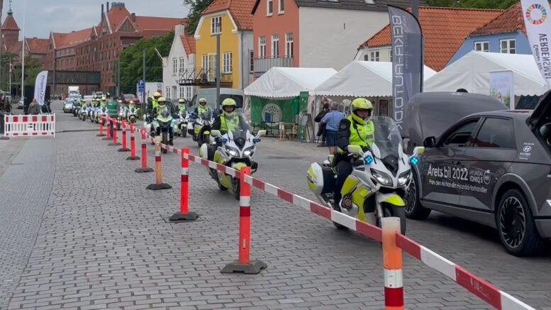 Klimadagene på havnen i Sønderborg fik onsdag eftermiddag besøg af Tour de France-politibetjente på motorcykler. Video/foto: Erik Egvad Petersen - www.sydnyt.dk