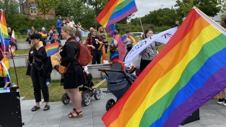 Så kører Pride Parade Aabenraa 2022 - Foto: Erik Egvad Petersen - www.sydnyt.dk